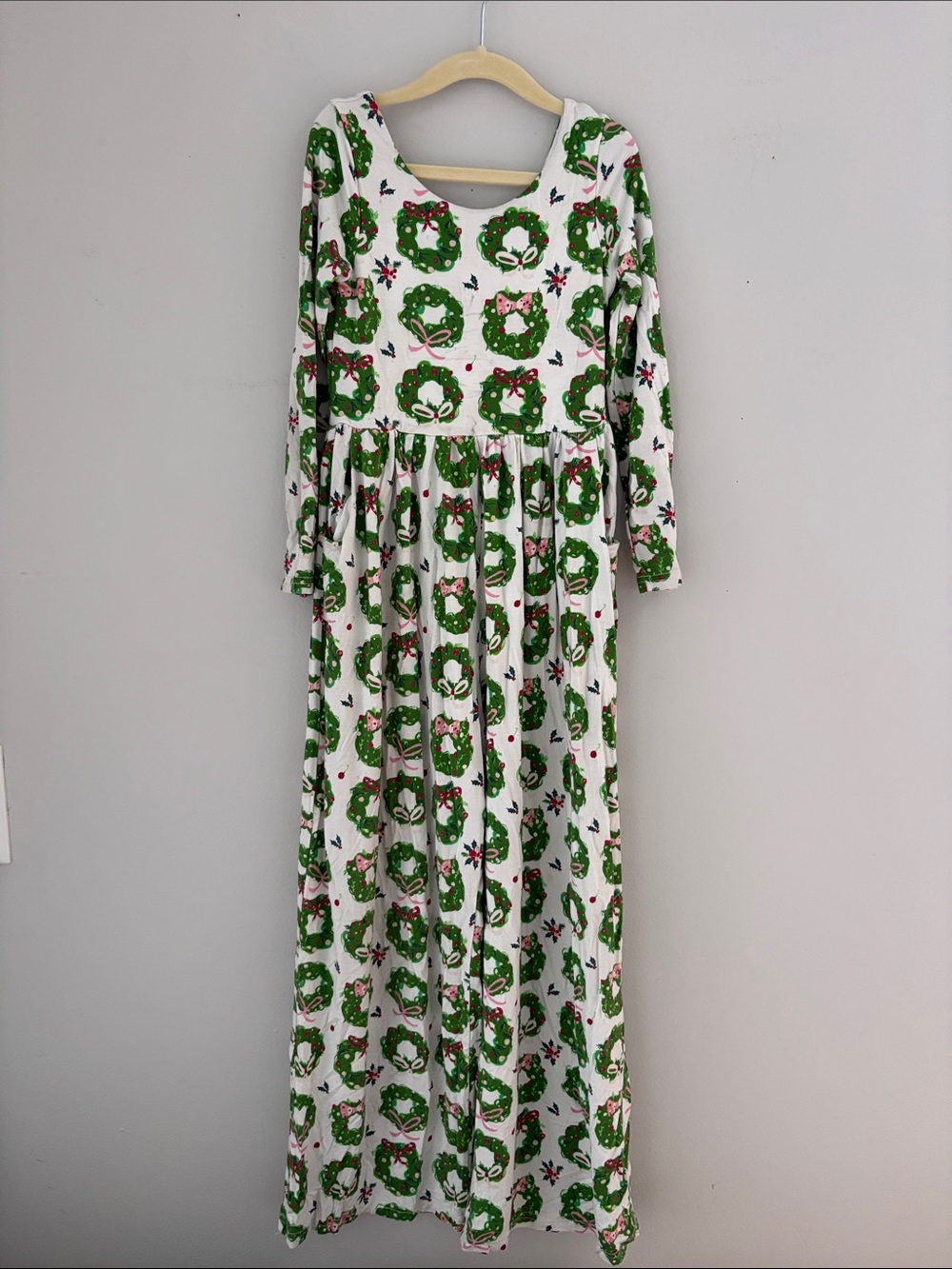 SweetHoney White and Green Wreath Print Leggy Romper